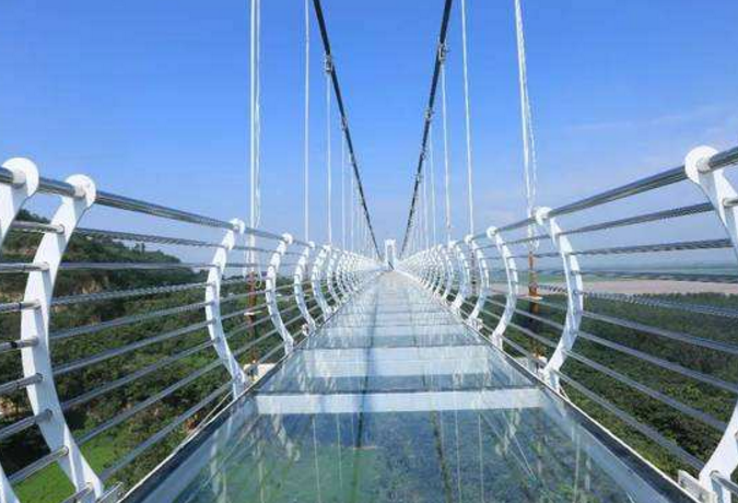 玻璃吊桥厂家：景区玻璃吊桥的具体安装流程.png