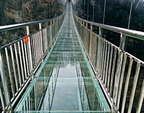 玻璃吊桥厂家分享如何让玻璃吊桥更稳定.png